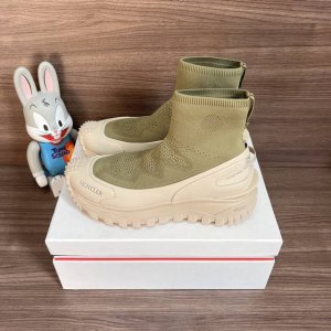 顶级版本Moncler 盟可睐 蒙口 Trailgrip 圆头织物套穿短靴情侣鞋米绿色。 原楦数据开发 面料飞织面组合Eva轻量化缓震材料中底Vibram Me