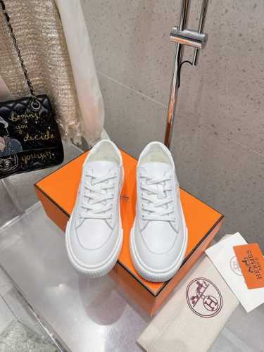 顶级版本 男10 Hermes 爱马仕休闲鞋情侣款 H家 四季新品运动鞋 Dy Kelly金属扣休闲运动鞋小白鞋 这双 Kelly 小白鞋真的颜值爆表！ H家