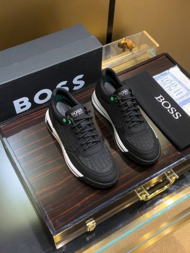 商品名称：Boss 波士 正规码数: 38-44 休闲鞋 商品材料：精选 牛皮鞋面，柔软羊皮垫脚；原厂特供大底。