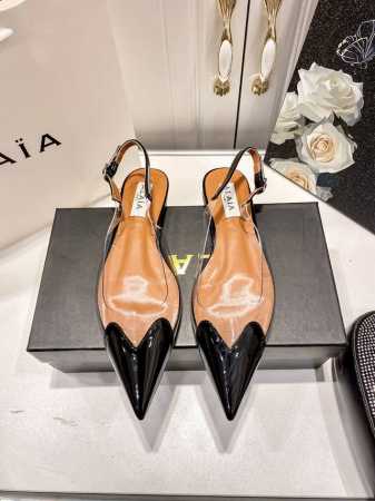 橙子出厂价p Alaia 2025春夏新款 爱心透明尖头平底凉鞋 法式凉拖 上脚舒适度拉满 好看好穿又轻便 随意搭配 筒约又高级 大胆前卫的设计 风格融于此款厚 - 点击图像关闭