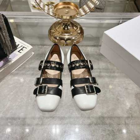 出厂 后跟款 Dior 迪奥2025春夏新款 珍珠铆钉玛丽珍 混搭甜酷朋克风美鞋 将优雅与叛逆完美结合 简直时髦巅峰 面料牛皮 内里羊皮 大底防滑耐磨大底 码数 - 点击图像关闭