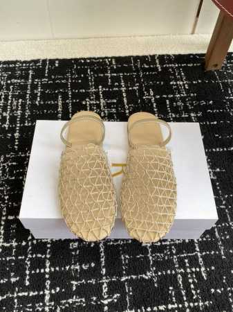 代购级 The Row 25Ss 经典芭蕾舞半拖 编织面拖鞋新品 以芭蕾的灵动意韵融于日常，以现代笔触刻画舞鞋经典轮廓！ 从经典日式鞋履汲取灵感，圆润五金点缀于 - 点击图像关闭