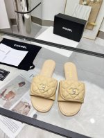 CHANEL 25早春新品 拖鞋火爆上市！黑色、米白、杏色、粉色、黑色真丝绒、酒红真丝绒35-43。像胶底