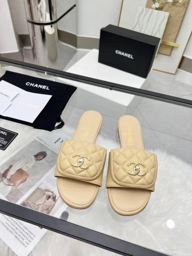 CHANEL 25早春新品 拖鞋火爆上市！黑色、米白、杏色、粉色、黑色真丝绒、酒红真丝绒35-43。像胶底