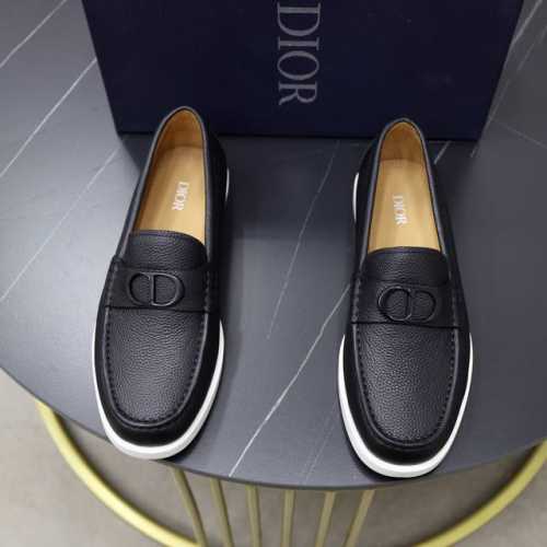 出厂价Pp： 品牌：迪奥Dior 标准码：男码38 44 45可以定做 等级：官网同款 材料：原版牛皮拼接 牛皮内里 原版Tpu耐磨柔软大底 款式类别：休闲运动