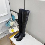 过膝 - 约56cm Fend*全新升级版本马丁靴经典秋冬系列 FF袜子弹力Rockoko超显瘦过膝长靴 鞋面：弹力FF飞织袜筒软牛皮 内里：羊皮内里 鞋底：原