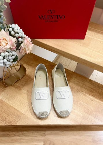 valentino Garavani 华伦天奴 荔枝纹新款渔夫鞋 绣Vlogo标志 牛皮 -跟高2Cm 橡胶大底 意大利制造 -36-41