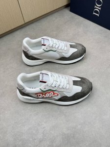 Dior 迪奥 -高端品质 原单休闲运动鞋 -鞋面：反绒小牛皮、品牌图腾布匹、鞋身车缝品牌塑胶Logo模块 -内里：品牌帆布 -原版：超轻Tpu发泡 橡胶；双色