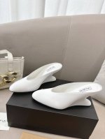 高版本出厂 独家新品 Alaia 阿莱亚25Ss 秀前款高跟鞋 最近超火的一款高跟鞋 经典纯色调贮藏摩登灵感，异形鞋跟破译前卫之风 浪漫又迷人 舒适百搭配上不同