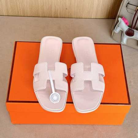 可配飞机盒50出厂价p Hermes 爱马仕H拖鞋Oran凉鞋系列 时尚又百搭 超级舒服 每个细节都做到极致 原版Epson掌纹面料 原版1:1独家私模鞋面 原 - 点击图像关闭