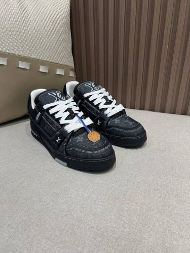 东莞代购级 情侣码# 官网同步飞机盒包装 顶级代购版本 Lv Trainer 情侣限定系列休闲运动篮球鞋 颜值担当 上脚帅炸 每个颜色都是巨巨巨好看 潮人必备单