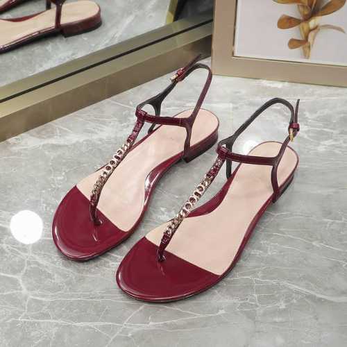 Gucci 古驰 2024年夏季新款平跟夹趾凉鞋 面料：漆皮 金属皮 内里:羊皮 大底：意大利真皮大底 跟高：1.5Cm 码数：35-42