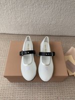 miumiu 缪缪25夏季新品玛丽珍芭蕾舞跳舞鞋平底简易单鞋奶奶鞋！ 满满的少女心，款式设计可爱优雅不乏美艳色彩，简简单单又藏着小心机，优雅大方低调显气质，可咸