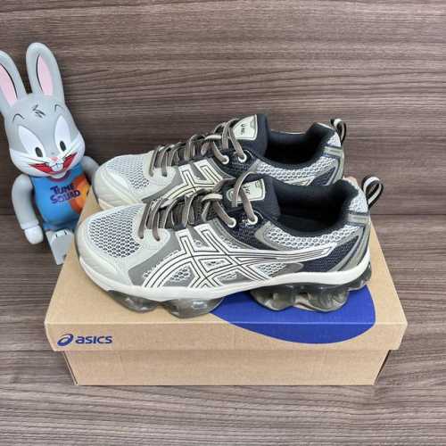 Asics Gel-Quantum Kinetic 舒适时尚 织物合成革耐磨 低帮 休闲跑步鞋 褐白 货号: 1203A270-201 包装:全套得物配件毒盒配