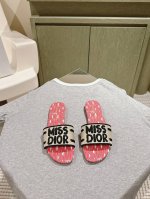 迪奥 Miss Dior系列平底拖鞋 字母刺绣Logo拼色一字拖鞋 1 专柜同步最新配色夏季胶囊系列立体刺绣度假字母拖升级版 美爆的全新系列 暴走利器原Ban开