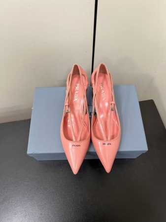 Prada 25ss 早春新款绝美尖头跟鞋 时尚界久违的极简之美经典时尚配色 毫不费力的优雅风来袭 时髦 精致 绝美 包头尖头 开边珠外穿时尚气质简约新款日常拖 - 点击图像关闭
