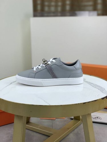 工厂p价p Hermes 爱马仕 -高端品质 原单 -鞋面：小牛皮、激光打孔品牌图腾工艺、鞋口松紧伸缩带、鞋舌丝印品牌Logo -内里：进口牛皮 -大底：超轻T