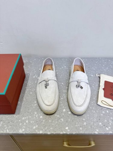 现货 Loro piana 25Ss春夏新款 英伦 乐福鞋 单鞋 原来这就是传说走两万步都不会累脚的夹脚凉鞋把颜值和脚感都拿捏住了 上脚一走就会被彻底沦陷 极简