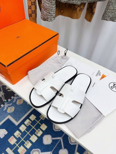 hermes 23Ss顶级原单品质男拖系列； 香港购入正版，调试了三个月才出货爱马仕H家男拖鞋别看简单，实在不好做，没有原版，根本就不可能做出完美的复刻。也正因
