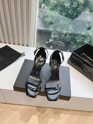 橙子出厂价p saint Laurent 圣罗兰 Ysl字母跟单鞋 简约一字带方头高跟凉鞋 高跟鞋 特色的字母跟设计 独享不一样的风采 跟高 8Cm 10Cm