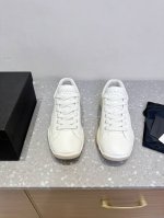 prada 普拉达 25Ss春夏新款 德训鞋 休闲鞋 精工制造，缝线均匀，皮质质感一览无余，多色拼接，时尚大方，柔软舒适透气，外侧饰有prada字母徽标 搭配织
