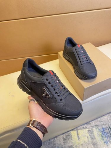 独家首发 原单品质 普拉达～独特现代风运动鞋。休闲乐福原版皮 牛里 拒绝脱色磨脚 鞋底：原厂特供原版底，超酷 系带走路都带风风格设计 超舒服耐磨防滑原版底 就好