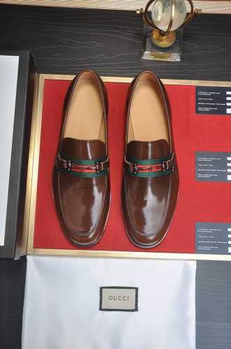 出厂价 意大利顶级奢侈男鞋巨头 Gucci 古奇 全牛皮内里 新款报到原汁原味的欧式风格 赏心悦目为了让鞋子更加耐用不变形制作继续沿用传统做法 但仍然不乏创新皮