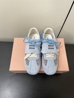 P310Miumiu 缪缪2025早春最新走秀款 休闲 运动鞋 阿甘鞋 德训鞋 缪缪这一款也太少女了吧 这系列真的太好看了，牛津薄底的设计，上脚超级轻便舒服，暴