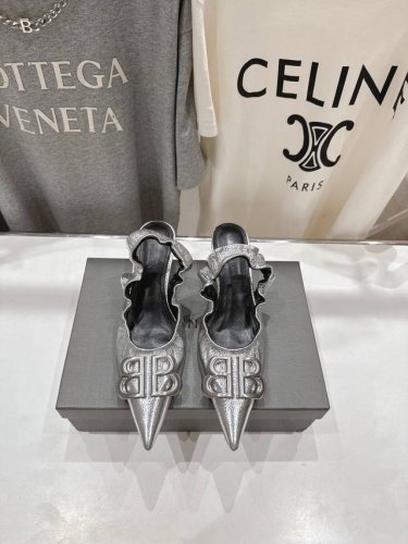 高版本出厂 Balenciag*巴黎世家2025Ss春秋新款高跟鞋凉鞋 非常舒服的高跟鞋，极简设计理念，版型显瘦好穿颜值与实用性并存 鞋面：进口羊皮面料 内里：