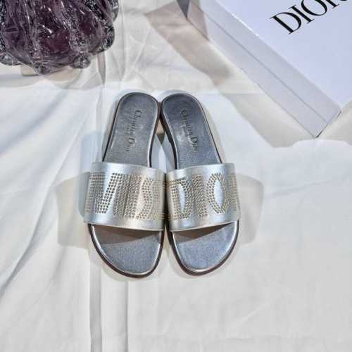 出厂： Dior 迪奥 2025新花色 太空珠平底拖鞋 一字拖 休闲凉拖 码数：35-42 颜色：银色