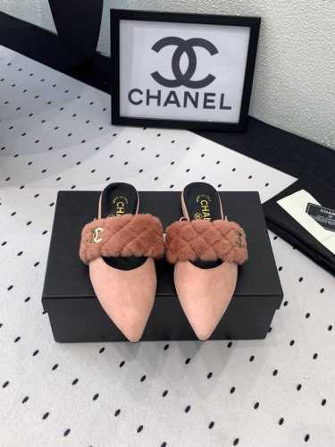 Chanel 新款毛毛拖鞋 秋冬搭配袜子休闲又慵懒 上脚真的好看又时髦 手感细腻柔软丝滑 进口羊京貂羚毛鞋面 原版意大利真皮大底 Size：35-39 40 4