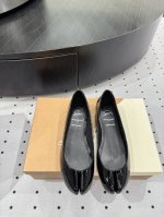 联名款 面料 牛漆皮 内里 羊皮 鞋底 原版橡胶片底 区别市场普通版本哦 优雅风格 创造不一样的感觉 跟高 2.5 Cm 专柜包装 简约气质款式 Show Bd
