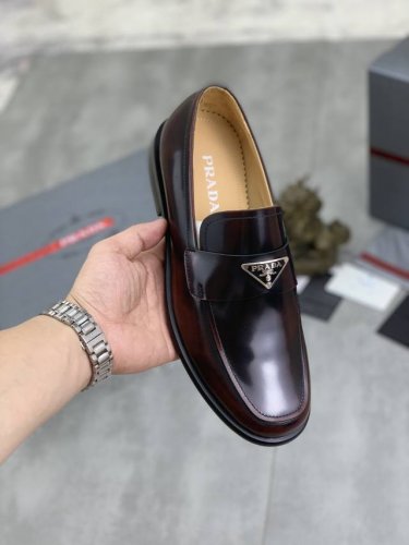 工厂p价p 实价 水染牛里 原单品质prada .普拉达 原单代购 高端商务皮鞋 面料 采用意大利进口开边珠牛皮料水染牛里 牛皮里特供原版大底 做工精细 实物_