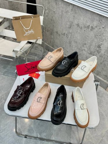 工厂P价 女装女鞋 运动原单顶级版本 独家定制 代购级⑦个颜色供选择。重磅推出 Christian Louboutin Cl 标识设计 红底鞋最新走秀款 简称C