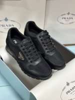 售 价: 商品商标：Prad* 普拉* 低帮运动鞋 正码码数: 38-44 可订做45.46 商品材料：鞋面专柜原版材料，舒适内里，原版大底。 编 号：9643