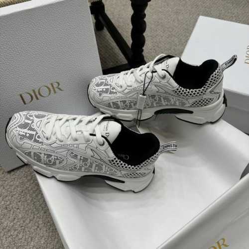 zp级高版本 DIOR CHRONO 迪奥高版本. 原版开发全新TPU吸膜超轻极软组合大底. 运动风格 运动鞋..老爹鞋.. 上脚超美超赞..各路明星网红纷纷上