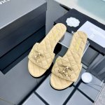 顶级版本 Chanel香奈儿小香24P走秀款拖鞋，凉鞋 超级无敌美且增高的一双夏日拖鞋，布面比皮质更年轻时髦些。上脚对女生太友好，妥妥的增高神器 鞋面：原版定制