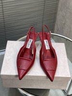 jimmy Choo｜周仰杰新款尖头高跟鞋单鞋凉鞋 Jc家永恒经典之作 简约设计 满满的少女风 既摩登又复古的味道 非常的简连衣裙还是牛仔裤 它都能成为点睛之笔