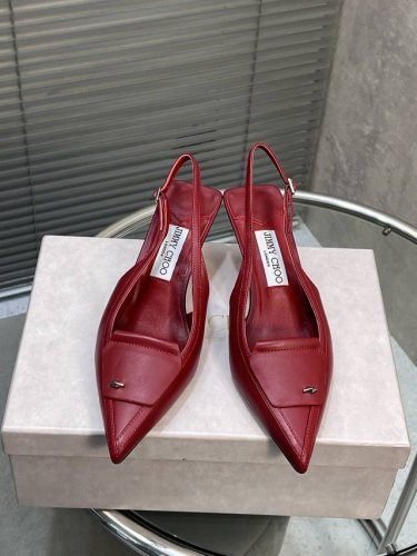 jimmy Choo｜周仰杰新款尖头高跟鞋单鞋凉鞋 Jc家永恒经典之作 简约设计 满满的少女风 既摩登又复古的味道 非常的简连衣裙还是牛仔裤 它都能成为点睛之笔