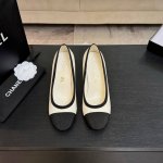 chane* ｜小香25Ss春夏新品 性感珍珠跟高跟单鞋 很经典百搭的设计 无论什么场合都可以Hold住 任何身高都能驾驭的高度 且不失气场和魅力 特色在于鞋跟
