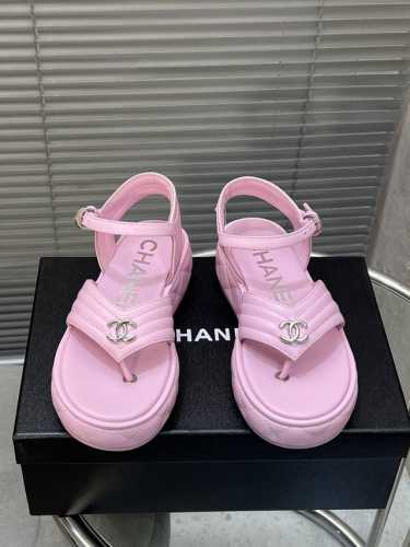 出厂 P350 Chanel香奈儿25 C春夏凉鞋 高版本 厚底凉鞋太好看太好看了，非常柔软的羊皮不用害怕磨脚，上脚不重，简直无敌增高，超喜欢这个设计，本系列现