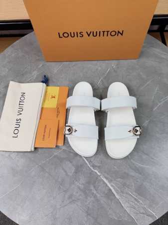 LV2025春夏新款拖鞋皮带扣子可调松紧的设计 满满的沙滩风情 原版开模LV金属logo装饰 既时尚又美观超级百搭鞋面牛皮 定制进口提花布料 原版老花皮料 水染 - 点击图像关闭