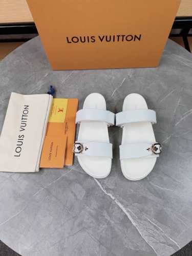 LV2025春夏新款拖鞋皮带扣子可调松紧的设计 满满的沙滩风情 原版开模LV金属logo装饰 既时尚又美观超级百搭鞋面牛皮 定制进口提花布料 原版老花皮料 水染