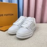 530，升级版情侣代购品质 Lv-路易-威登 Pk市场一切版本 走秀新款 篮球板 原版1：1开发复刻！！上脚非常舒适 做工精细 鞋面由意大利进口小牛皮拼接，侧边
