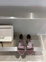 cotem*25Ss春夏新品英伦风凉鞋系列 延续恒久的古典与舒适 独特的细窄圆头鞋型为鞋体的中性基调注入更多精致考量 刻画一个更鲜活的 不拘小节的艺术家形象 标