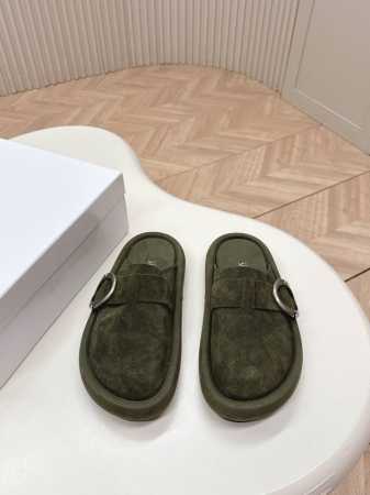 P360 男加10 Mcq Ss25 New Arrival～ 麦昆春夏新款勃肯半拖 大头鞋 可爱有趣的圆形鞋头搭配金属Arc搭扣饰以点缀 鞋底压印骷髅图案 M - 点击图像关闭