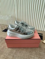 Acne Studios 24Ss 最新厚底休闲魔术贴笑脸小白鞋 最受欢迎的单品当属小白鞋 可以搭配出N种风格 无论你想扮成帅气的牛仔还是优雅的Ol 它都能满足