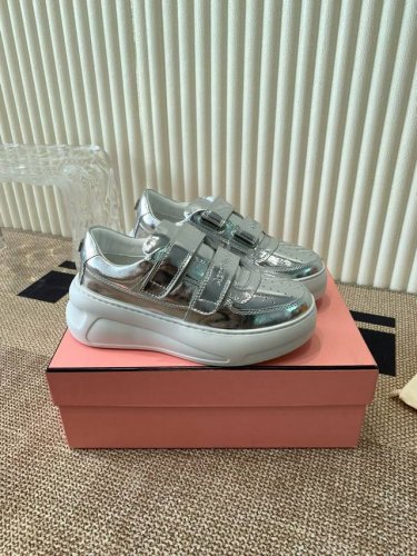 Acne Studios 24Ss 最新厚底休闲魔术贴笑脸小白鞋 最受欢迎的单品当属小白鞋 可以搭配出N种风格 无论你想扮成帅气的牛仔还是优雅的Ol 它都能满足