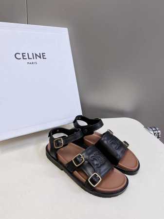 Celine思琳经典春最新爆款沙滩凉鞋夏天搭配袜子，简直绝绝子 复古的点上带上了满分时髦感颜值原版购入开发，依旧最高输出还原原版定制复古感 面料:牛皮压印工艺油 - 点击图像关闭