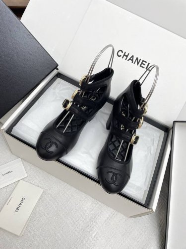 下单备注飞机盒版本 代购级 Chanel2025款多扣玛丽珍芭蕾舞鞋粗跟单鞋 复古的玛丽珍太对味了 个人最喜欢好经典的搭配 颇有80年代复古小香风的感觉 款式新